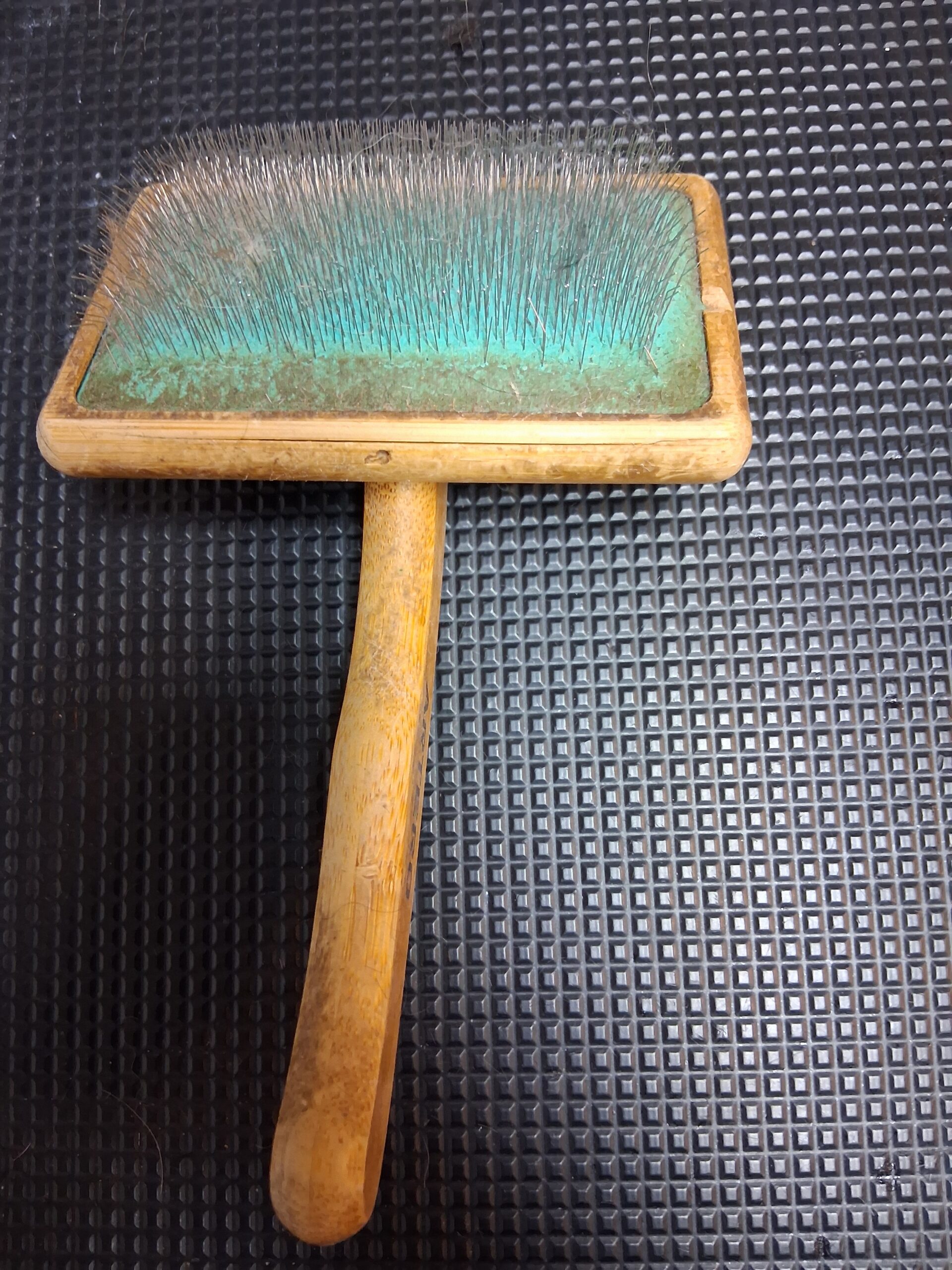 Chris Christensen Mark VI Curved Back Slicker Brush A5VI Medium product photo
