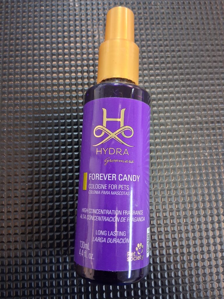 보라색 용기에 담긴 하이드라 그루머스 포에버 캔디 반려동물 전용 코롱 130ml 제품 사진. 금색 캡과 'FOREVER CANDY', 'LONG LASTING' 문구가 선명하게 보이는 프리미엄 강아지 향수.